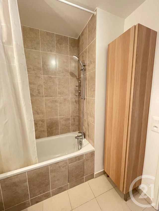 Appartement F3 à louer - 3 pièces - 67.4 m2 - LE KREMLIN BICETRE - 94 - ILE-DE-FRANCE - Century 21 K.B. Immobilier