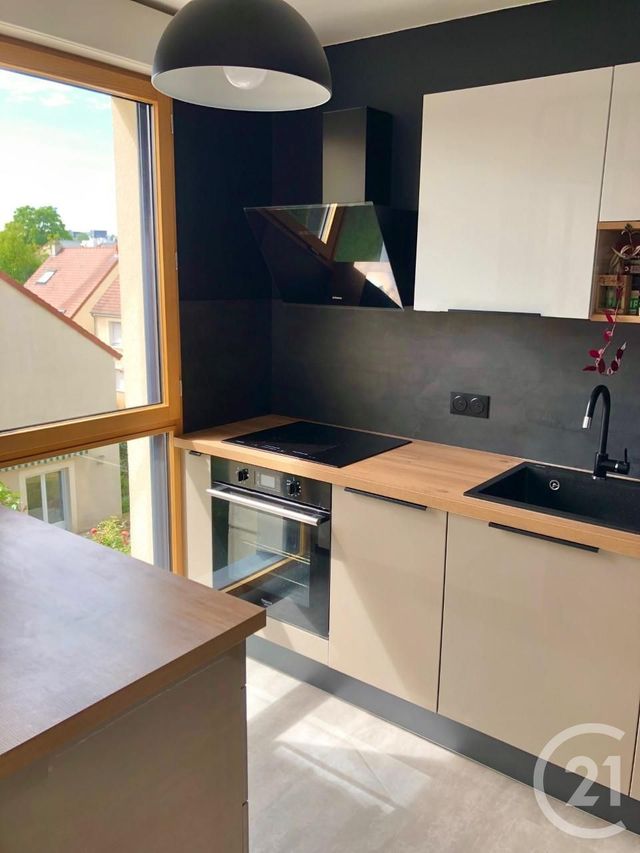Appartement F3 à louer - 3 pièces - 67.4 m2 - LE KREMLIN BICETRE - 94 - ILE-DE-FRANCE - Century 21 K.B. Immobilier