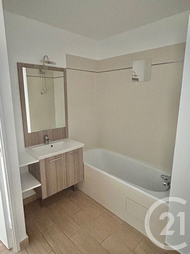 Appartement F3 à louer - 3 pièces - 56.47 m2 - VILLEJUIF - 94 - ILE-DE-FRANCE - Century 21 K.B. Immobilier