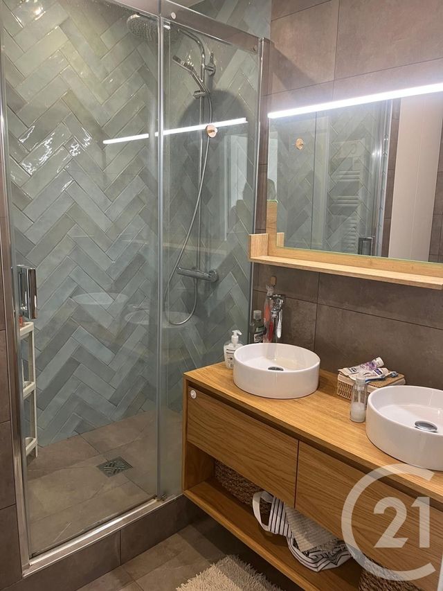 Appartement T3 à louer - 3 pièces - 77.07 m2 - PARIS - 75016 - ILE-DE-FRANCE - Century 21 K.B. Immobilier