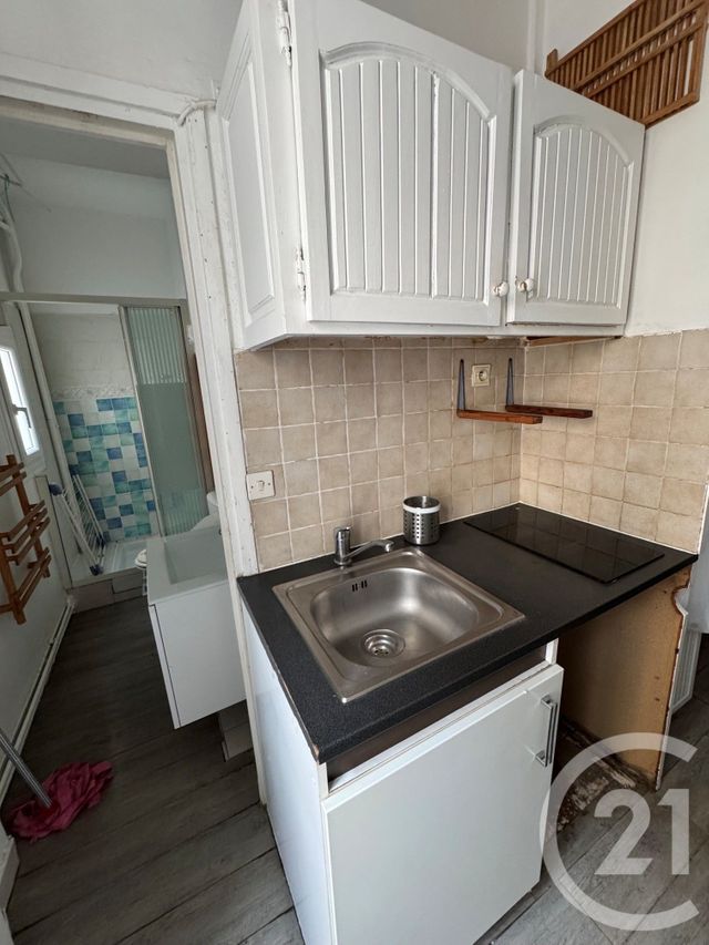 Appartement F1 à louer - 1 pièce - 13.02 m2 - PARIS - 75011 - ILE-DE-FRANCE - Century 21 K.B. Immobilier
