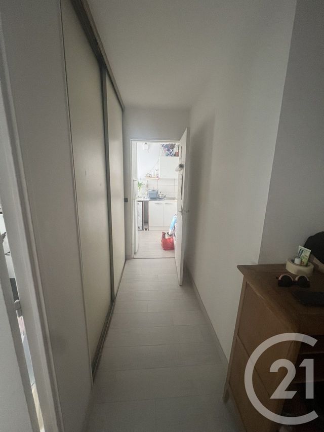 Appartement F1 à louer - 1 pièce - 32.17 m2 - LE KREMLIN BICETRE - 94 - ILE-DE-FRANCE - Century 21 K.B. Immobilier
