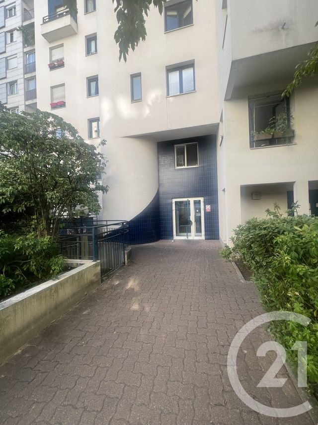 Appartement F1 à louer - 1 pièce - 32.17 m2 - LE KREMLIN BICETRE - 94 - ILE-DE-FRANCE - Century 21 K.B. Immobilier