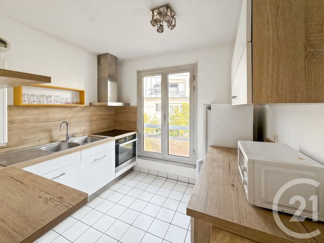 Appartement Duplex à louer - 3 pièces - 65.0 m2 - LE KREMLIN BICETRE - 94 - ILE-DE-FRANCE - Century 21 K.B. Immobilier