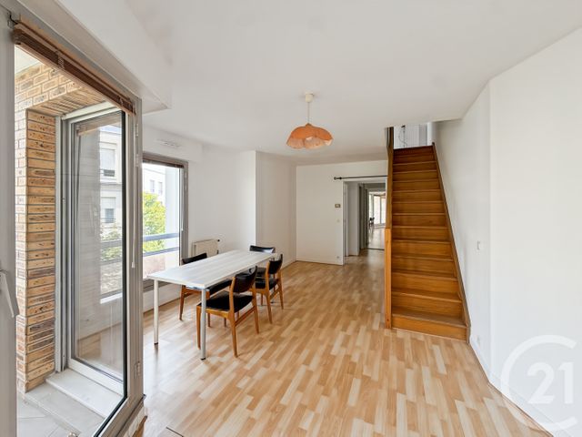 Appartement Duplex à louer - 3 pièces - 65.0 m2 - LE KREMLIN BICETRE - 94 - ILE-DE-FRANCE - Century 21 K.B. Immobilier