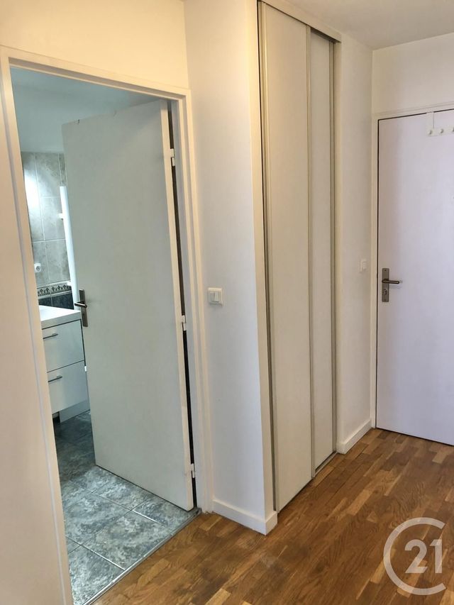 Appartement F2 à louer - 2 pièces - 42.0 m2 - LE KREMLIN BICETRE - 94 - ILE-DE-FRANCE - Century 21 K.B. Immobilier
