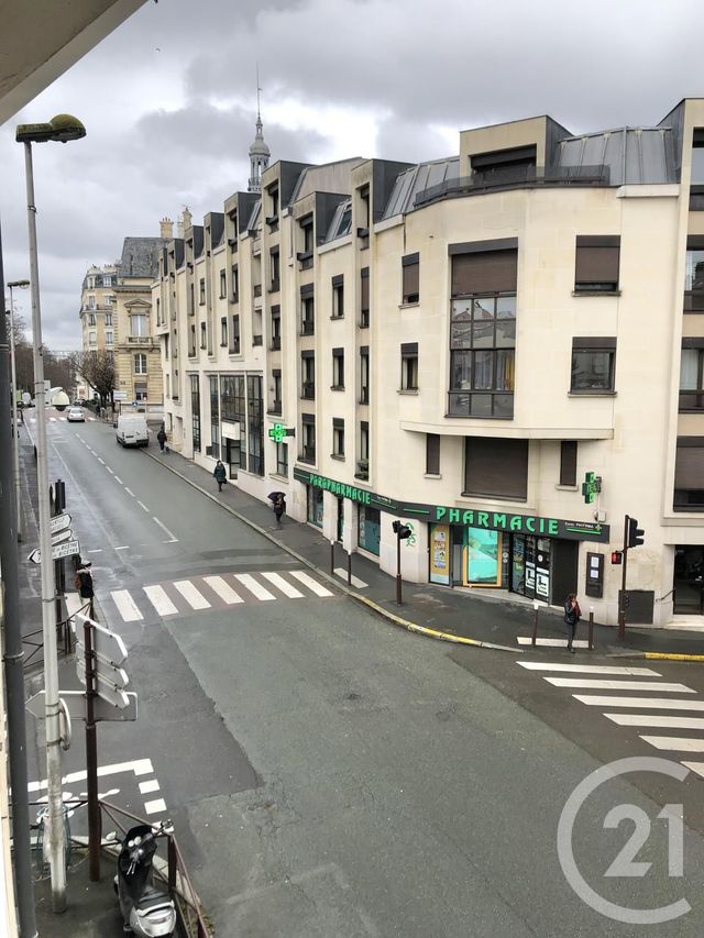 Appartement F2 à louer - 2 pièces - 42.0 m2 - LE KREMLIN BICETRE - 94 - ILE-DE-FRANCE - Century 21 K.B. Immobilier