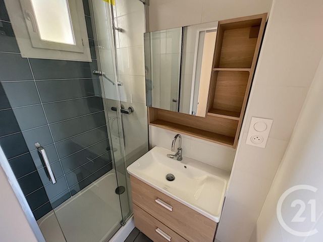 Appartement F2 à louer - 2 pièces - 37.18 m2 - LE KREMLIN BICETRE - 94 - ILE-DE-FRANCE - Century 21 K.B. Immobilier