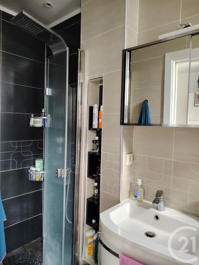 Appartement T2 à louer - 2 pièces - 41.56 m2 - LE KREMLIN BICETRE - 94 - ILE-DE-FRANCE - Century 21 K.B. Immobilier