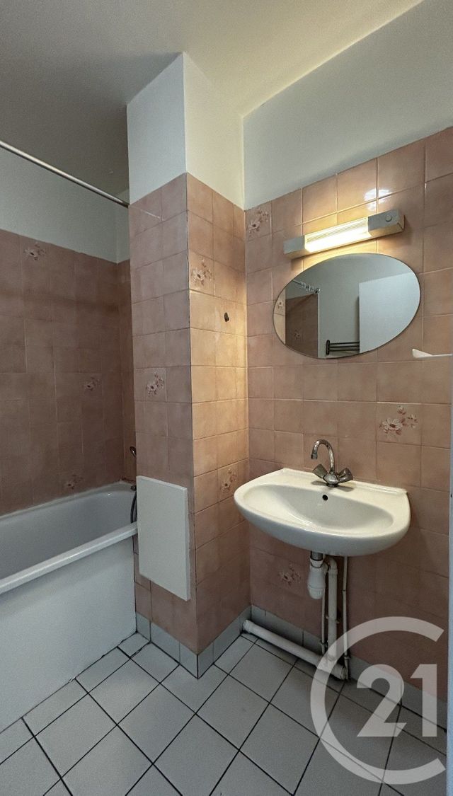 Appartement F1 à louer - 1 pièce - 31.77 m2 - LE KREMLIN BICETRE - 94 - ILE-DE-FRANCE - Century 21 K.B. Immobilier