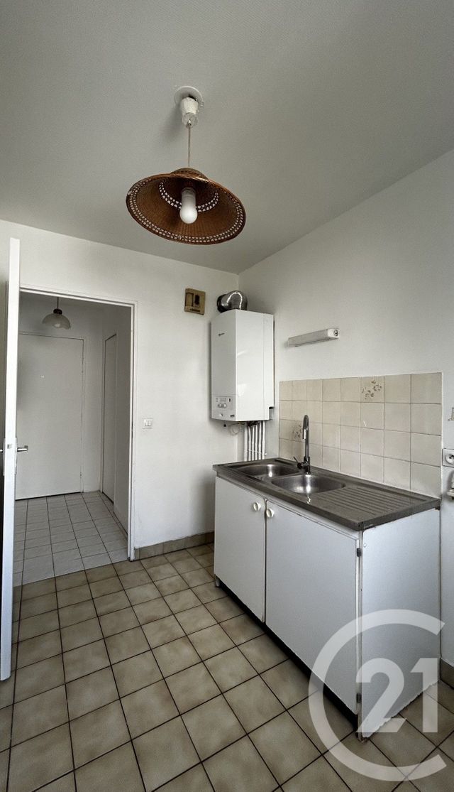 Appartement F1 à louer - 1 pièce - 31.77 m2 - LE KREMLIN BICETRE - 94 - ILE-DE-FRANCE - Century 21 K.B. Immobilier