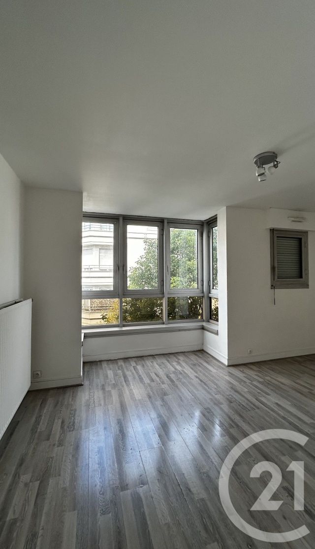 Appartement F1 à louer - 1 pièce - 31.77 m2 - LE KREMLIN BICETRE - 94 - ILE-DE-FRANCE - Century 21 K.B. Immobilier