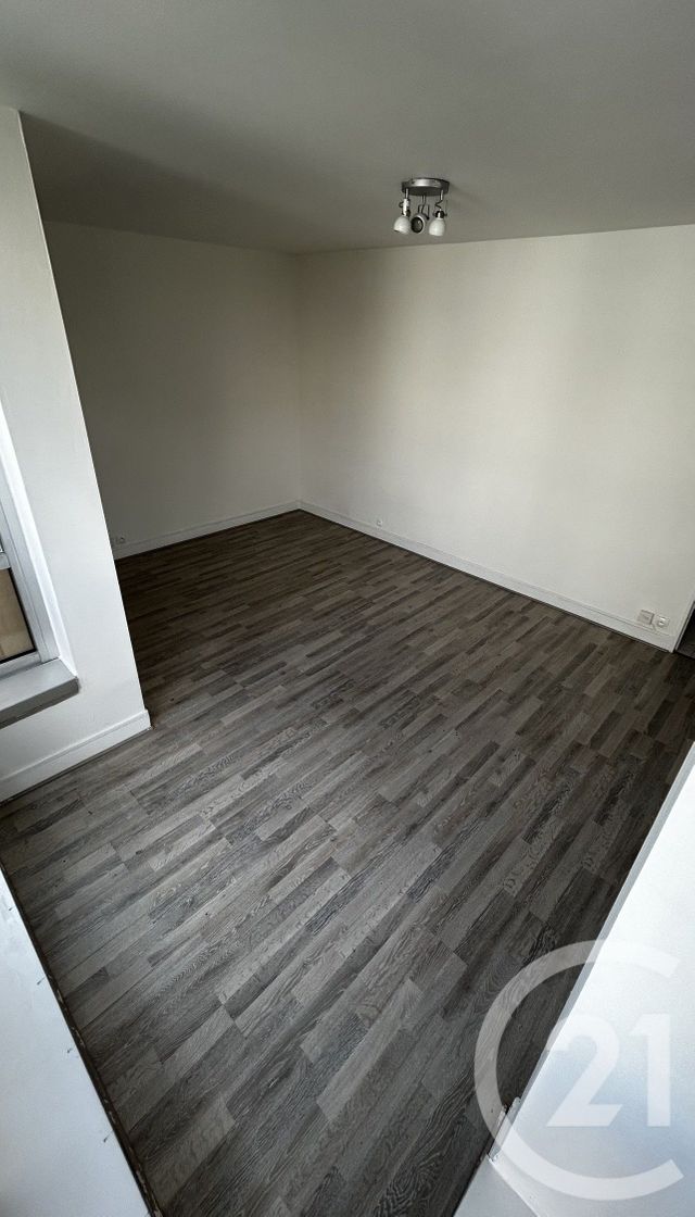 Appartement F1 à louer - 1 pièce - 31.77 m2 - LE KREMLIN BICETRE - 94 - ILE-DE-FRANCE - Century 21 K.B. Immobilier