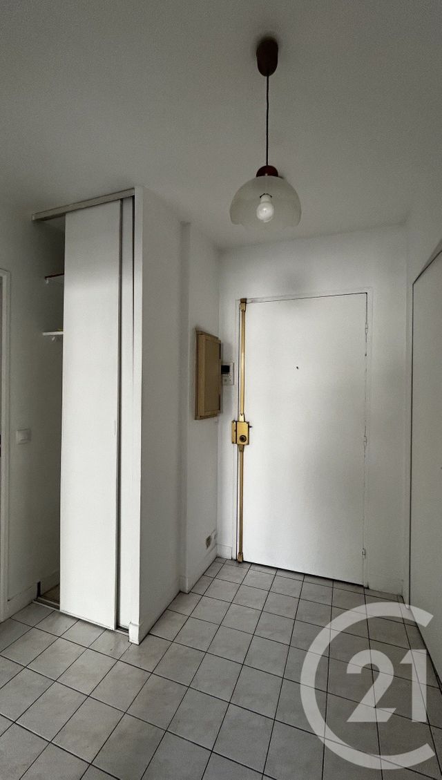 Appartement F1 à louer - 1 pièce - 31.77 m2 - LE KREMLIN BICETRE - 94 - ILE-DE-FRANCE - Century 21 K.B. Immobilier