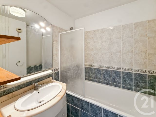 Appartement T2 à louer - 2 pièces - 45.51 m2 - LE KREMLIN BICETRE - 94 - ILE-DE-FRANCE - Century 21 K.B. Immobilier