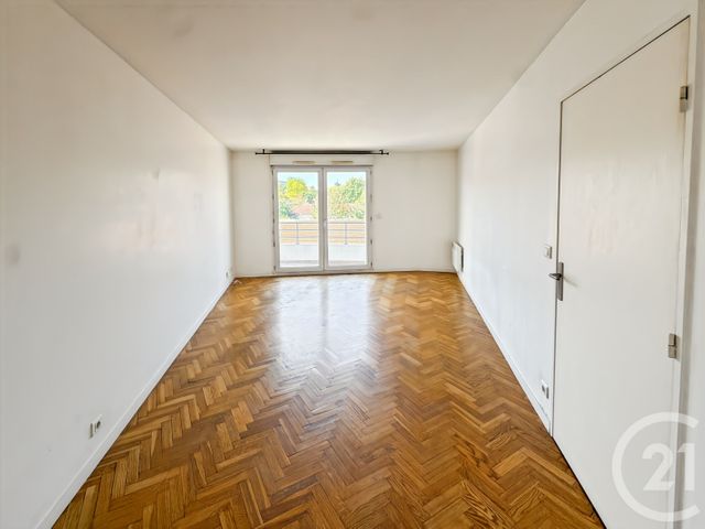 Appartement T2 à louer - 2 pièces - 45.51 m2 - LE KREMLIN BICETRE - 94 - ILE-DE-FRANCE - Century 21 K.B. Immobilier