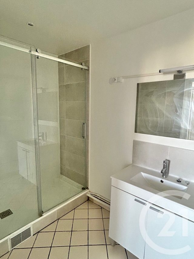 Appartement F3 à louer - 3 pièces - 63.41 m2 - LE KREMLIN BICETRE - 94 - ILE-DE-FRANCE - Century 21 K.B. Immobilier