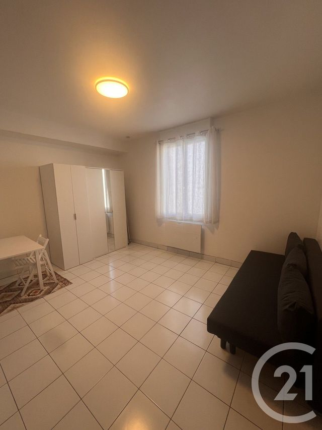 Appartement F1 à louer - 1 pièce - 22.66 m2 - KREMLIN BICETRE - 94 - ILE-DE-FRANCE - Century 21 K.B. Immobilier