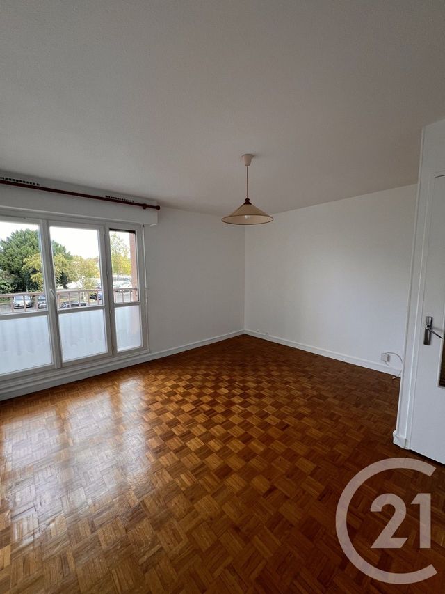 Appartement F2 à louer - 2 pièces - 44.14 m2 - IVRY SUR SEINE - 94 - ILE-DE-FRANCE - Century 21 K.B. Immobilier