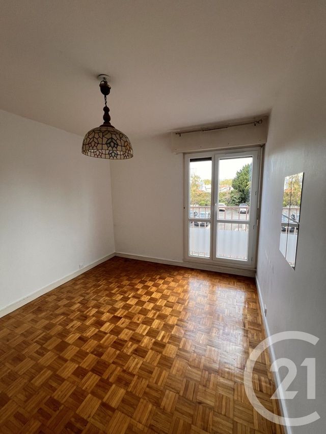 Appartement F2 à louer - 2 pièces - 44.14 m2 - IVRY SUR SEINE - 94 - ILE-DE-FRANCE - Century 21 K.B. Immobilier
