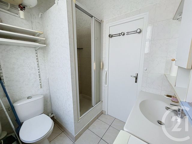 Appartement F2 à vendre - 2 pièces - 30.16 m2 - LE KREMLIN BICETRE - 94 - ILE-DE-FRANCE - Century 21 K.B. Immobilier