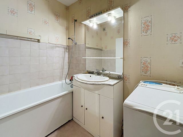 Appartement F2 à vendre - 2 pièces - 49.34 m2 - LE KREMLIN BICETRE - 94 - ILE-DE-FRANCE - Century 21 K.B. Immobilier