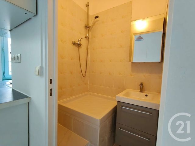 Appartement F2 à vendre - 2 pièces - 26.0 m2 - LE KREMLIN BICETRE - 94 - ILE-DE-FRANCE - Century 21 K.B. Immobilier
